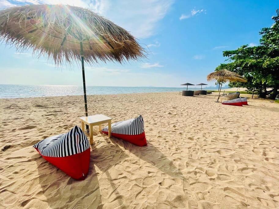 Grand Florida Beach Waterpark Condo Resort На Джомтиен Екстериор снимка